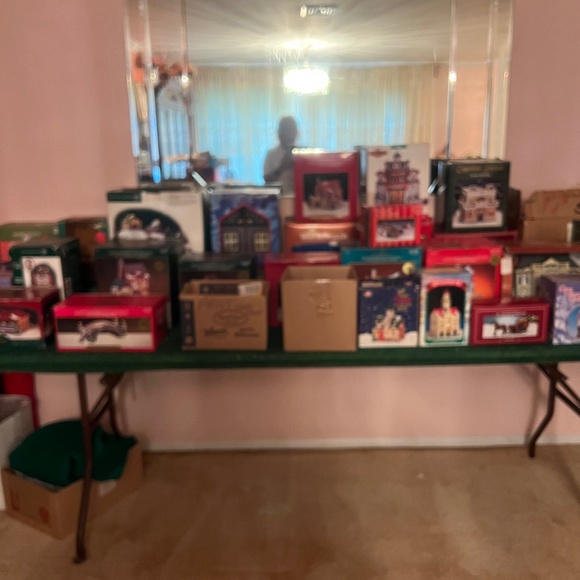 Christmas village - Picture 1 of 16